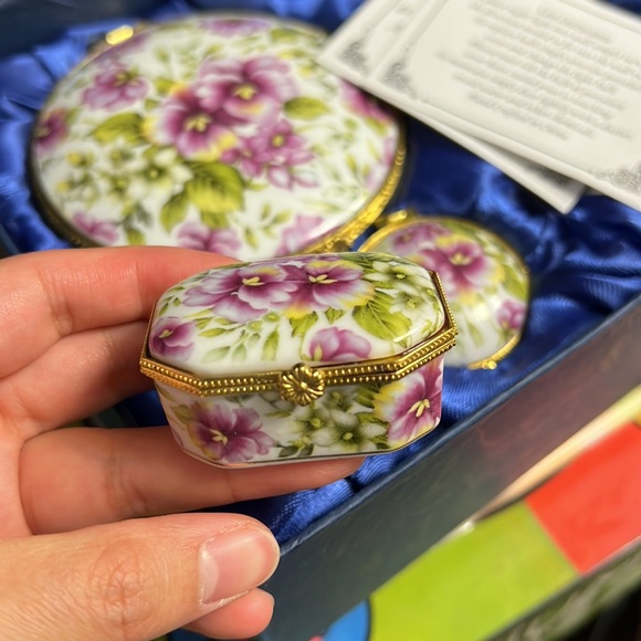 Sorelle Fine Porcelain Set - Picture 5 of 10